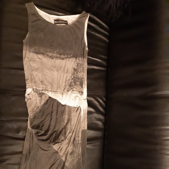 Religion Dress - Picture 1 of 3